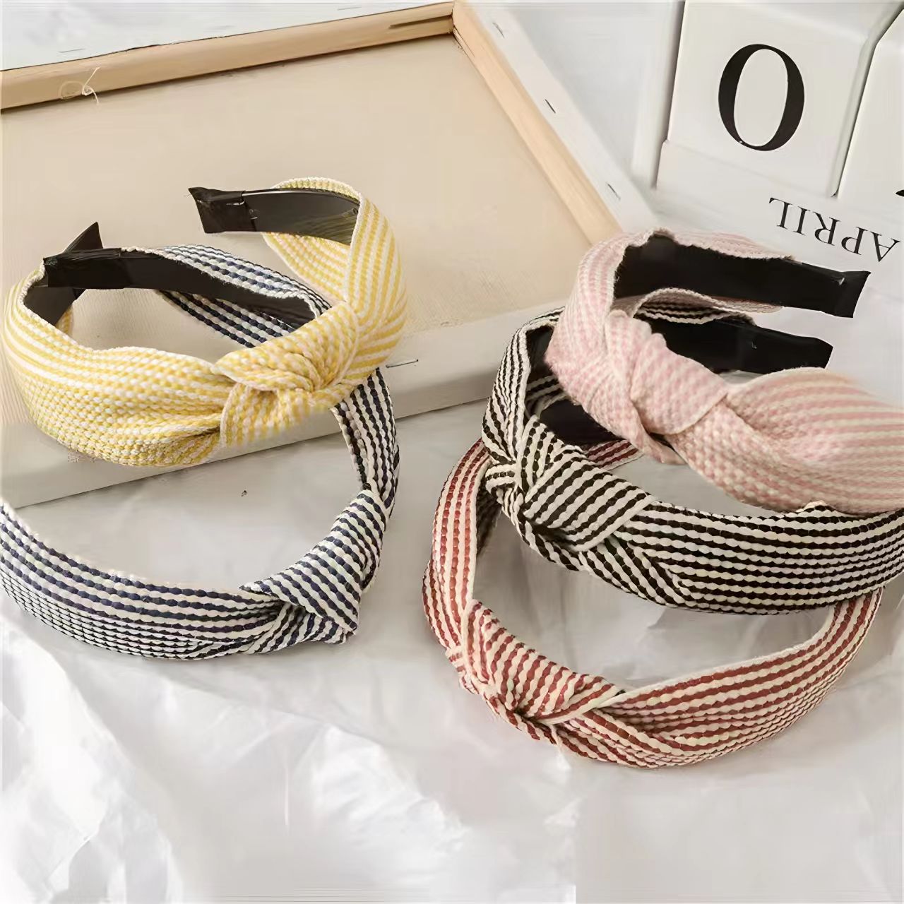 Wide Edged Checkered Headband  - đánh giá và giá Headband Summer Knit